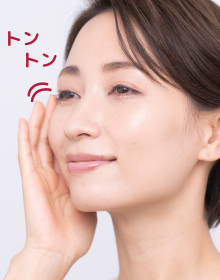 毛穴にはたたきこむように